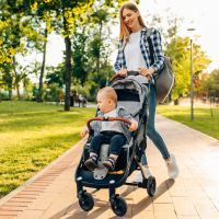 Το παιδί σου μια βόλτα: Όσα θα χρειαστείς για τις οικογενειακές εξορμήσεις στη λιακάδα