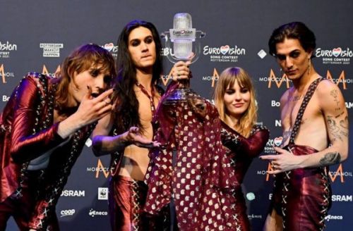 Νταμιάνο Νταβίντ: Προετοιμάζεται για τη Eurovision και «τρελαίνει» το Internet