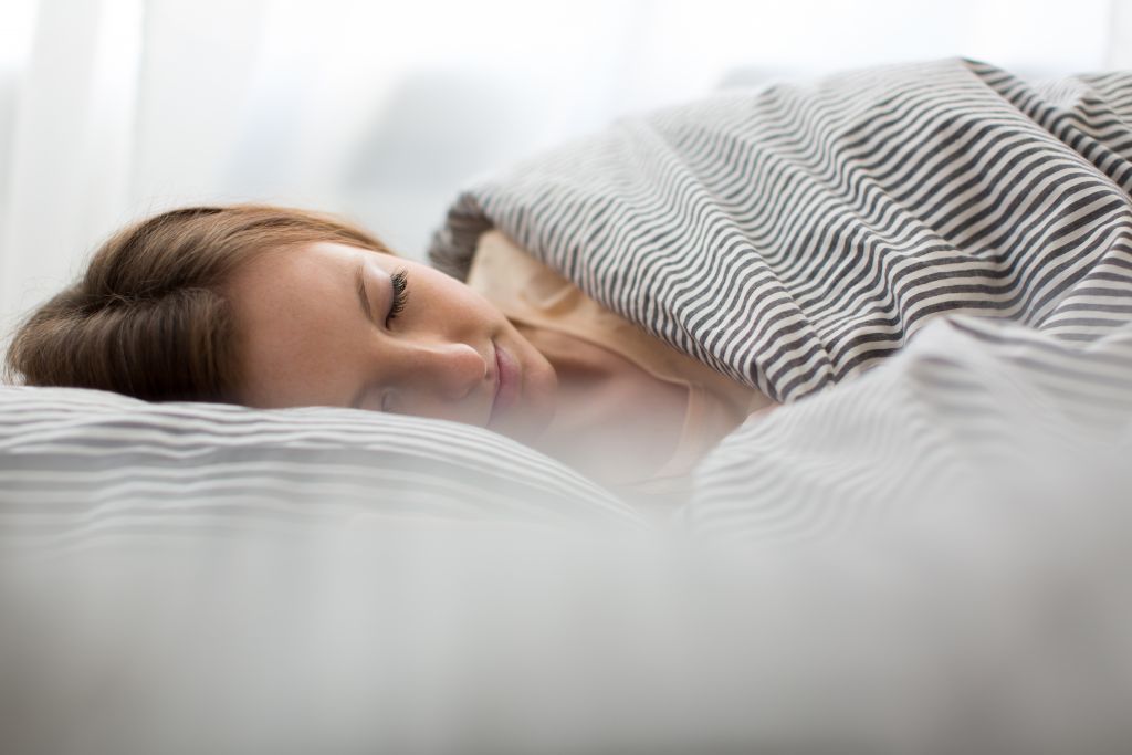 Κοιμάστε με φως; Δείτε από τι κινδυνεύει η υγεία σας