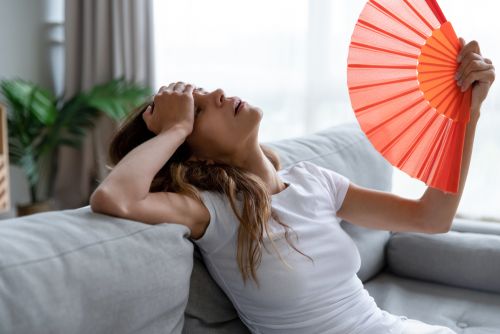 Καύσωνας: Τα χαρακτηριστικά συμπτώματα της θερμοπληξίας