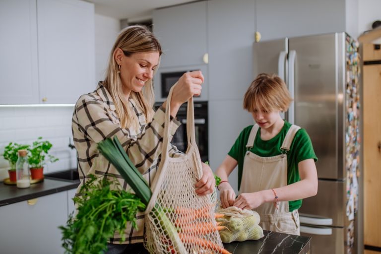 Μήπως ήρθε η ώρα να κάνετε πιο «πράσινη» την κουζίνα σας; | vita.gr