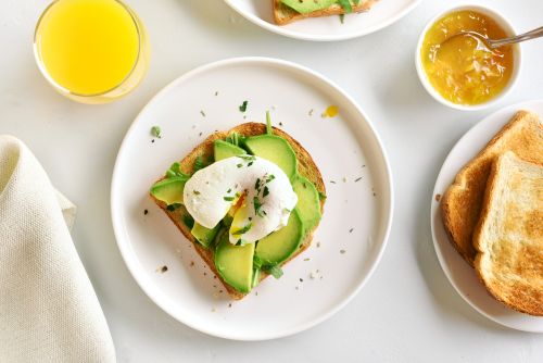 Healthy breakfast: Αβγά ποσέ με αβοκάντο