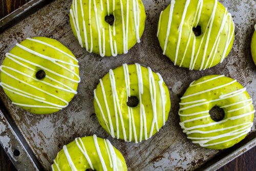 Σοκολατένια donut με αβοκάντο: Ακαταμάχητα, γεμάτα φυτικές ίνες και μαγνήσιο