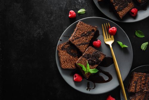 Κέικ με μούρα και μαύρη σοκολάτα