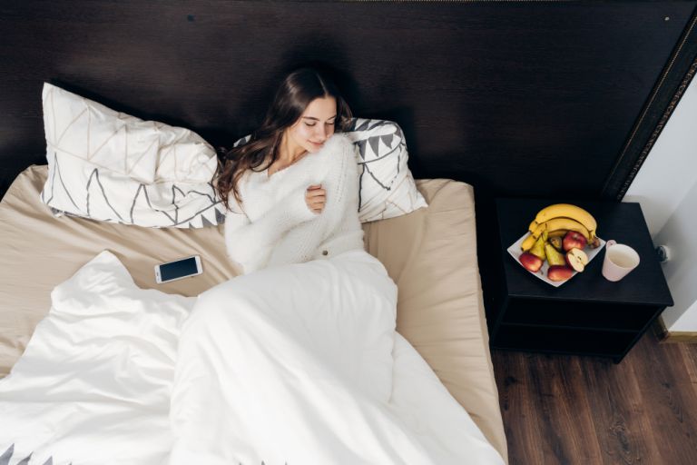 Γιατί δεν πρέπει να κοιμάστε δίπλα στο κινητό σας; | vita.gr