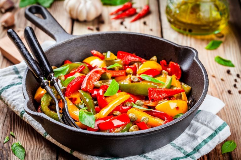 Σαλάτα με φακές και πολύχρωμες πιπεριές | vita.gr