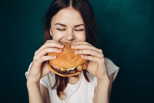 Το fast food αυξάνει τον κίνδυνο ηπατικής νόσου