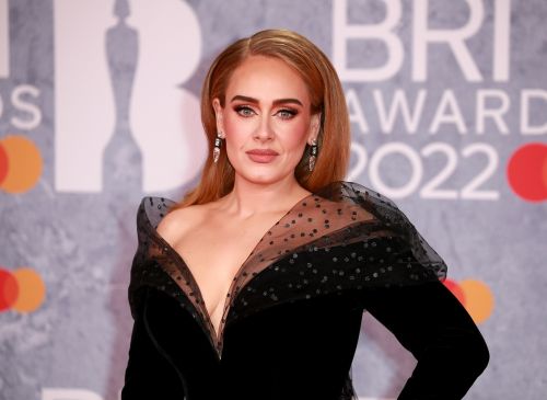 Adele: Κερδίζει το βραβείο Grammy με δάκρυα στα μάτια