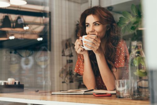 Άγχος και καφεΐνη: Πώς συνδέονται;