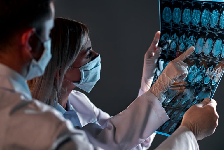 Καρκίνος του εγκεφάλου: Πώς η τεχνητή νοημοσύνη τον «πολεμά» | vita.gr