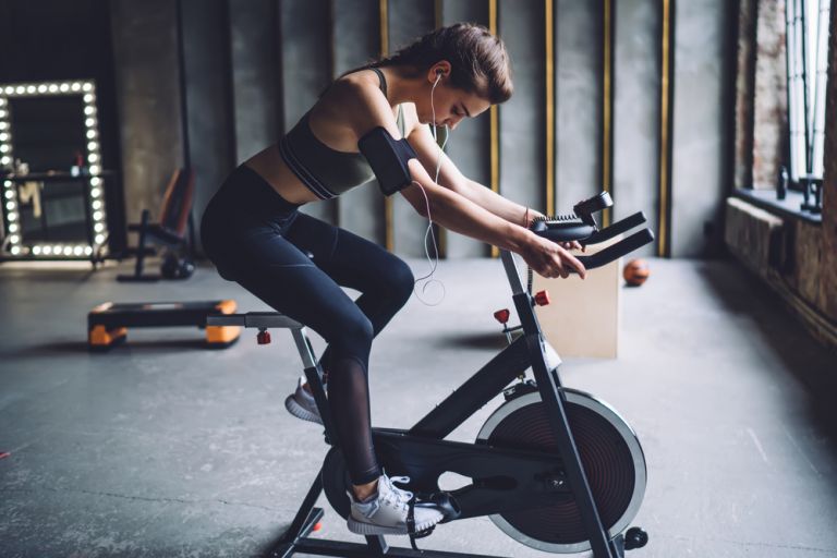 Καρδιαγγειακή άσκηση: Ποιο μηχάνημα στο γυμναστήριο είναι καλύτερο; | vita.gr