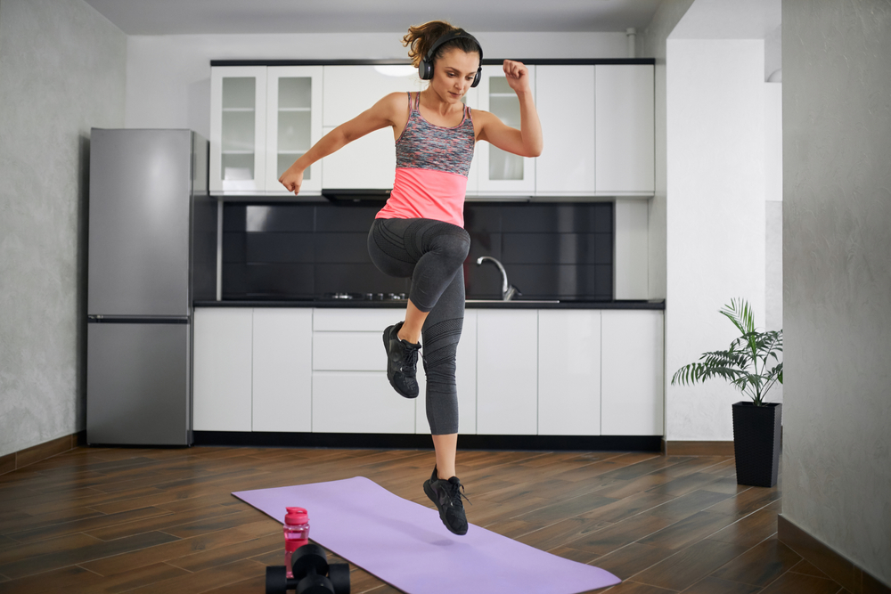 Cardio: Οι καλύτερες ασκήσεις για να κάνετε στο σπίτι