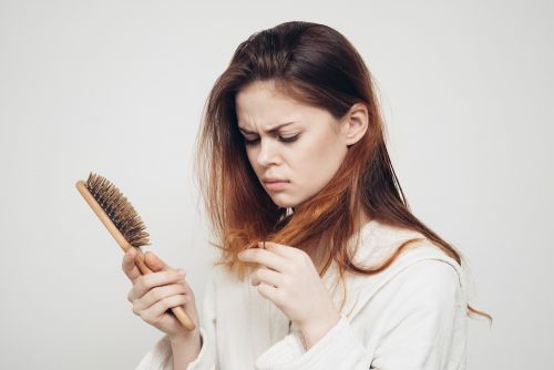 Μαλλιά: Τριχόπτωση μετά την απώλεια κιλών; Έτσι θα το αντιμετωπίσετε