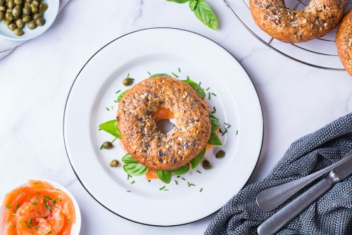 Σπιτικό bagel καπνιστού σολομού