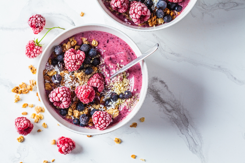 Smoothie bowl με μούρα