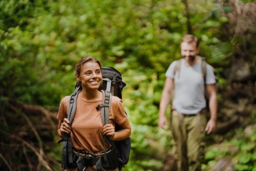 Πεζοπορία αλλιώς: Τι είναι το νέο trend «Soft Hiking»