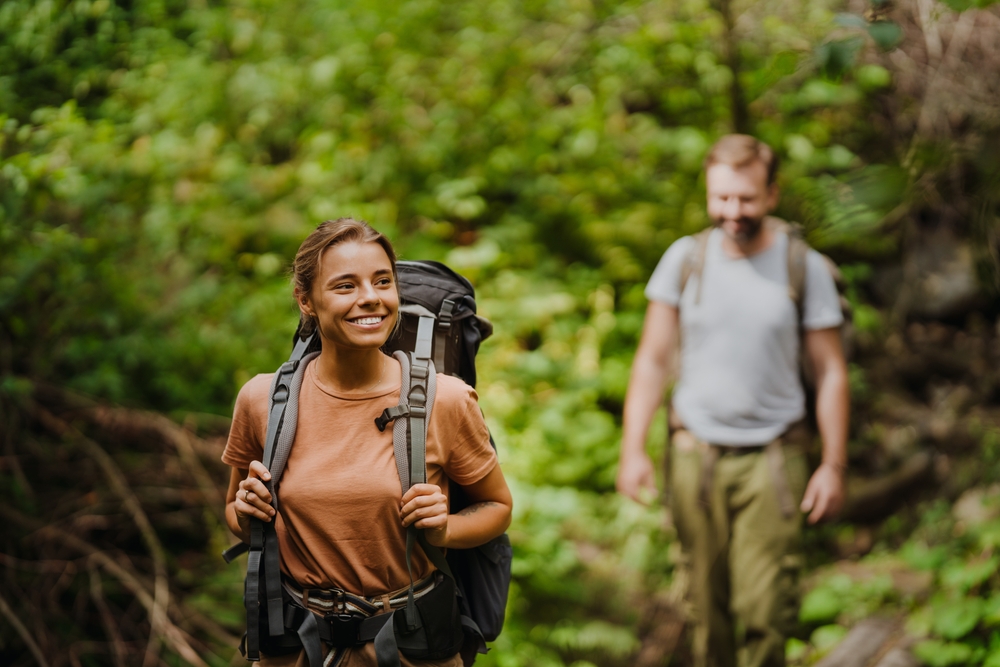 Πεζοπορία αλλιώς: Τι είναι το νέο trend “Soft Hiking”