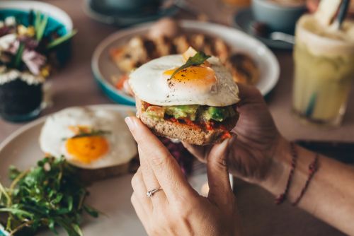 Αυγό: Ασπράδι ή κρόκος; – Τι είναι πιο υγιεινό τελικά