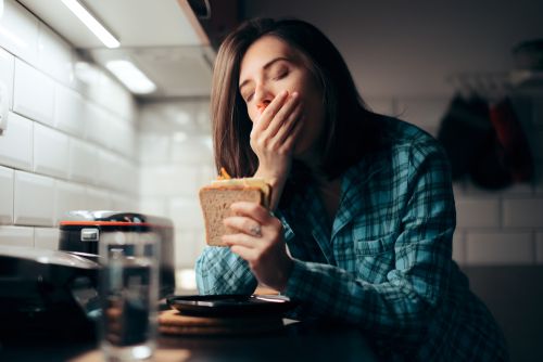 Ύπνος: Ποιες τροφές μπορούν να τον επηρεάσουν αρνητικά, σύμφωνα με νέα μελέτη