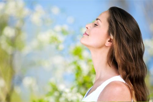 4 εύκολες ασκήσεις αναπνοής για να ανακουφιστείτε από το άγχος