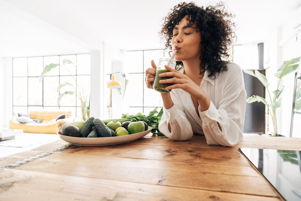 Αδυνάτισμα με smoothies: 3 superfoods που πρέπει να προσθέτετε