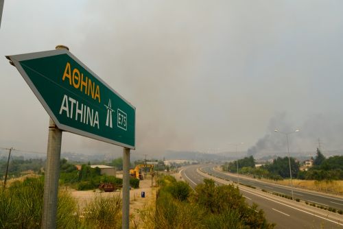 Φωτιά: Οδηγίες προστασίας για τον καπνό και τα επικίνδυνα σωματίδια