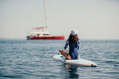 Σπορ στο νερό: Όλα τα οφέλη που μας χαρίζει το Paddleboarding