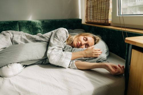 Ύπνος: «Χαλάει» το καλοκαίρι – Τα μυστικά για να τον βελτιώσετε