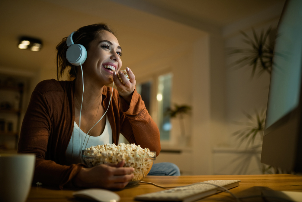 Υγεία: Πώς επηρεάζεται από το binge-watching;