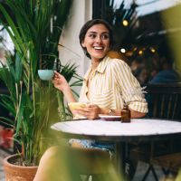 Καφές: Τα μυστικά για να μην βλάπτει τα δόντια σας