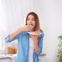 Φαγητό: Γιατί πεινάμε τόσο πριν την περίοδο;