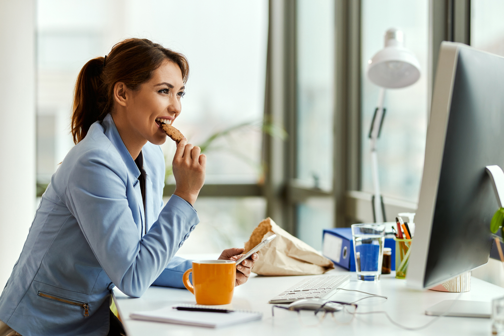 Δουλειά: Πώς θα κάνουμε υγιεινό snacking;