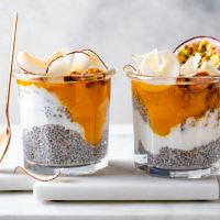 Πουτίγκα με σπόρους chia και passionfruit