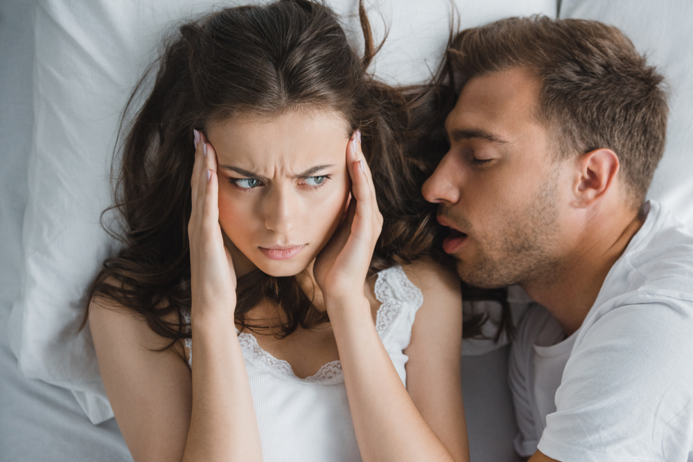 Υπνική άπνοια: Όσα πρέπει να γνωρίζουμε για να μη μας πιάσει… στον ύπνο