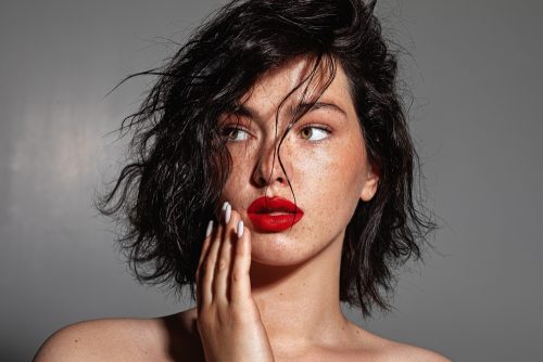 Κόκκινο κραγιόν: Οι make-up artists των διασήμων αποκαλύπτουν τα μυστικά για τέλεια εφαρμογή