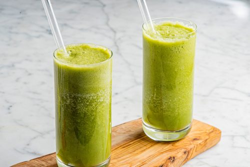 Πράσινο smoothie με μάνγκο και kale