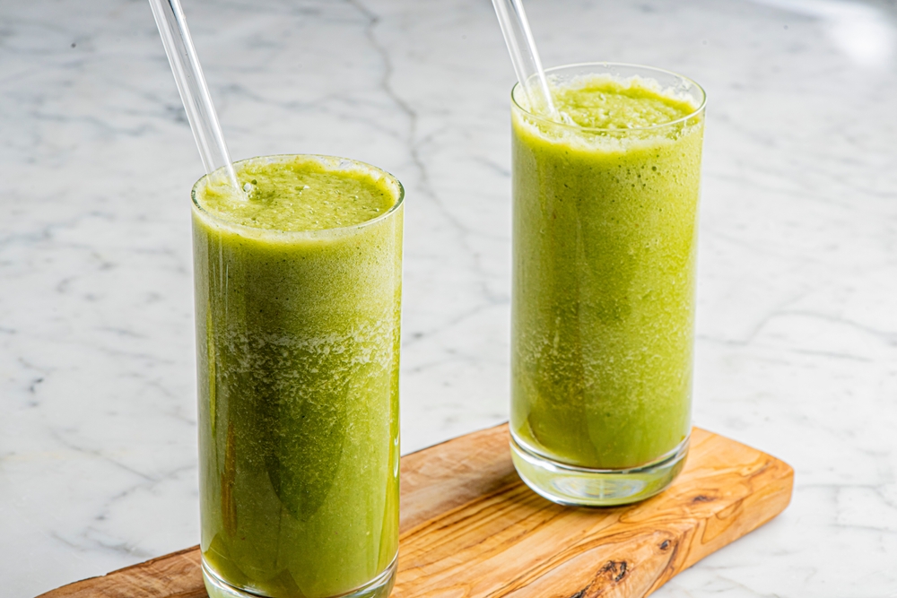 Πράσινο smoothie με μάνγκο και kale