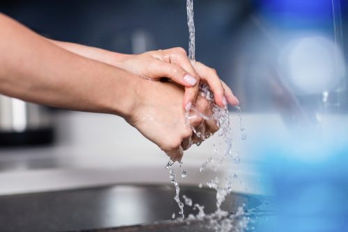 Υγεία: Με τι να πλένετε τα χέρια σας για να «σκοτώνονται» οι ιοί