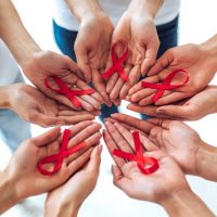 Παγκόσμια Ημέρα κατά του AIDS: «Ξεπερνάμε τα εμπόδια – Προχωράμε μπροστά»