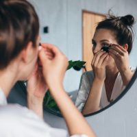 Πρόσωπο: Πώς θα φύγει το πρήξιμο μετά το ξενύχτι;