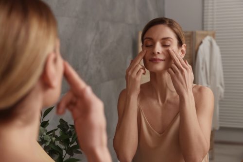 Μασάζ: Οι τεχνικές που θα σμιλεύσουν τέλεια το πρόσωπό σας
