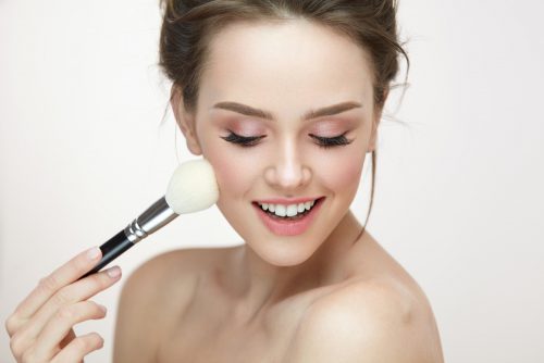 Model Contour: Το makeup hack που «σμιλεύει» το πρόσωπο