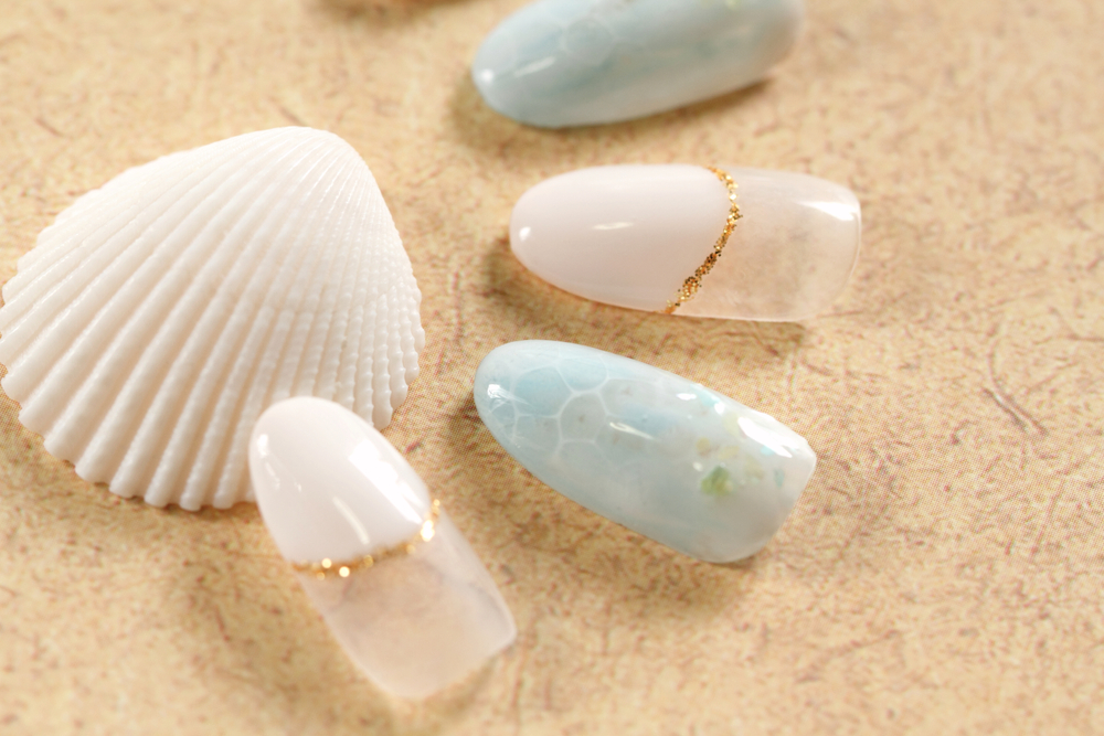 Seashell nails: Η πιο cool τάση για το καλοκαιρινό μανικιούρ