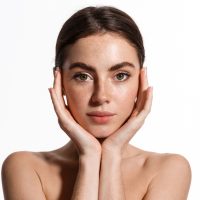 6 συμβουλές μακιγιάζ για επιδερμίδα με ακμή