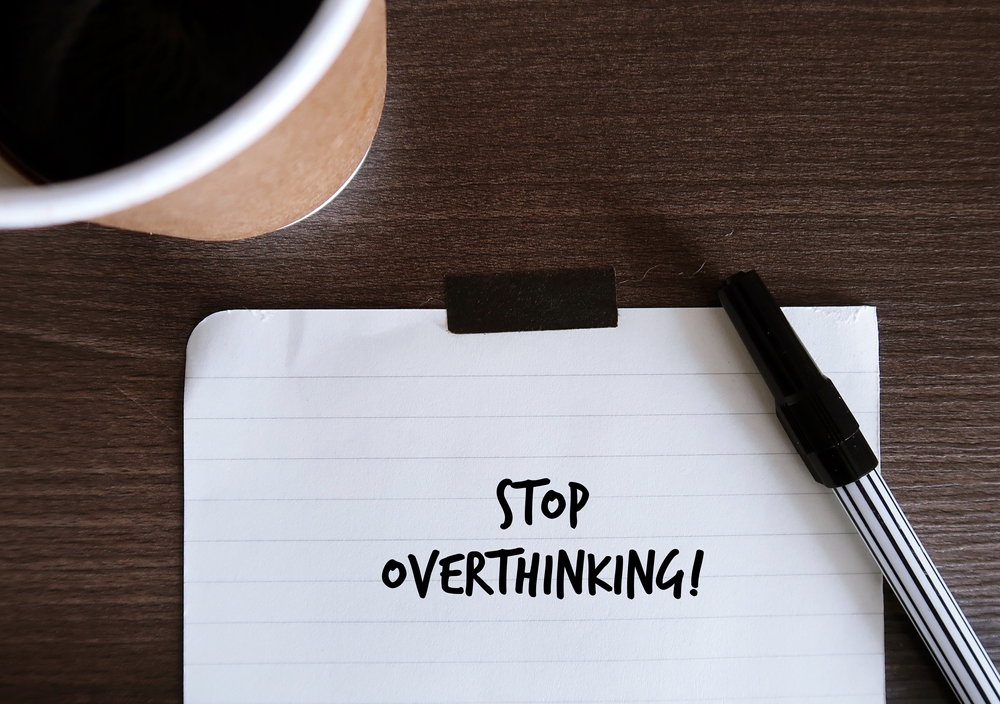 Overthinking: Πώς θα σταματήσετε να υπεραναλύετε τα πάντα