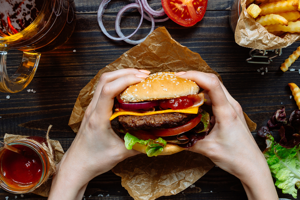 Νεανικός καρκίνος και junk food: Οι επιστήμονες αποκαλύπτουν τη σύνδεση