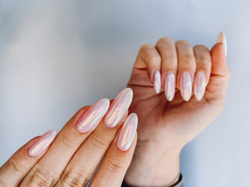 Lip Gloss nails: Το λαμπερό μανικιούρ που θα κάνετε ξανά και ξανά όλο το καλοκαίρι