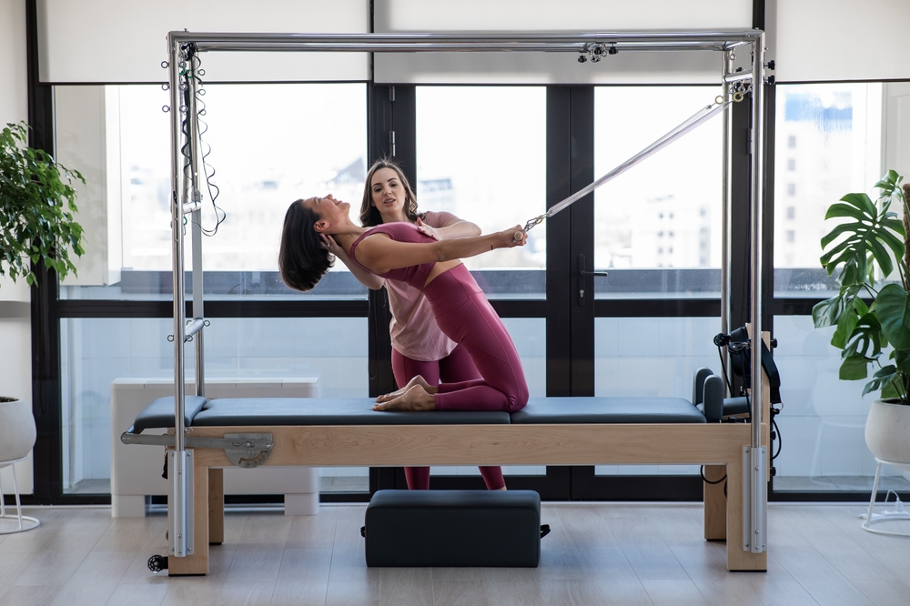 Pilates: Πώς τα δημοφιλή κρεμάσματα (hanging) βοηθούν το σώμα μας