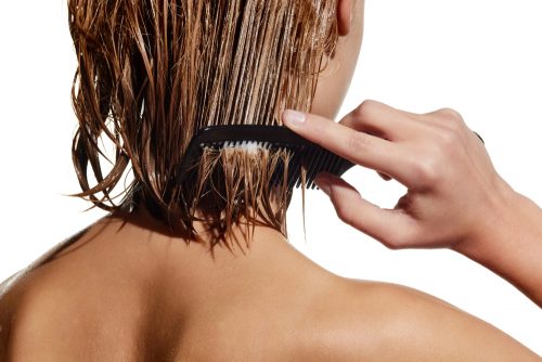 Η DIY deep conditioning μάσκα που μεταμορφώνει τα ταλαιπωρημένα μαλλιά