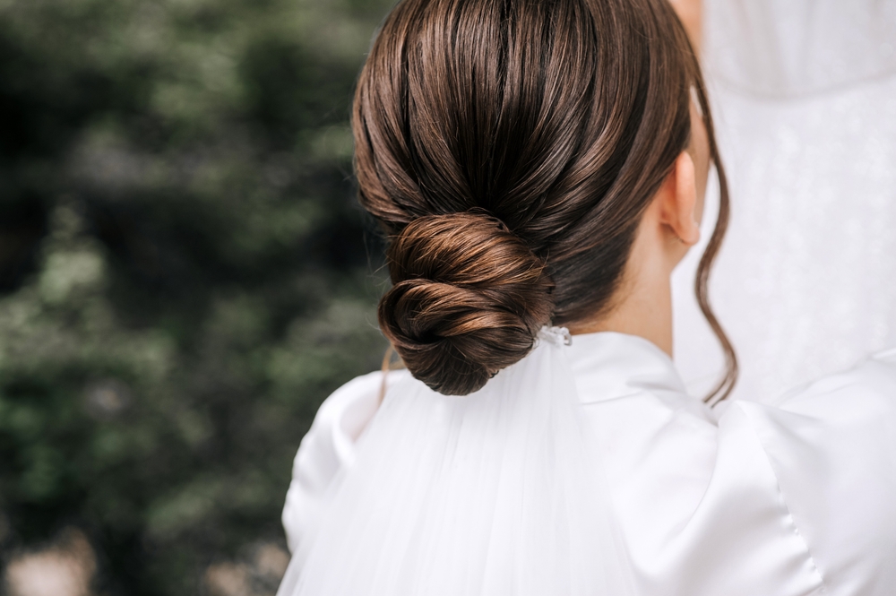 Treatment bun: Το hairstyle hack που θα θρέψει τα μαλλιά σας